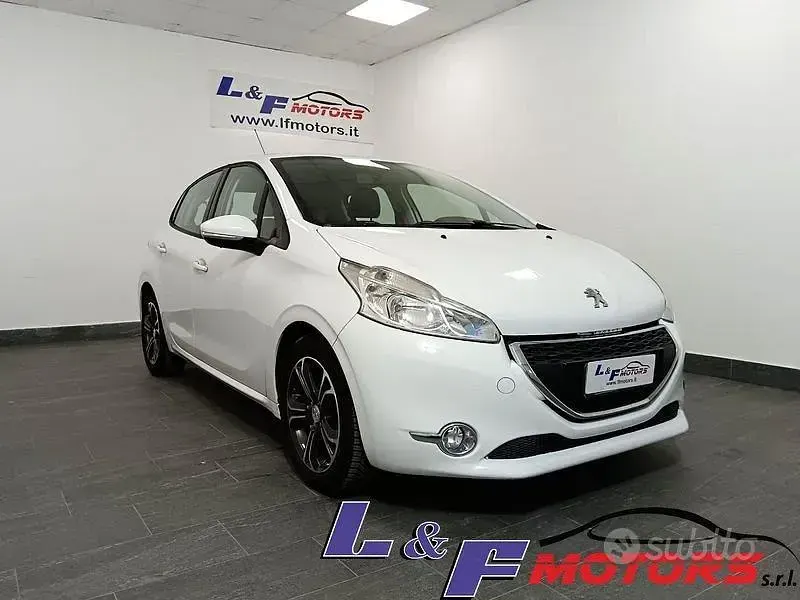 Usata Peugeot 208 Active 82 CV (60 kW) 2014 Bianco Utilitaria