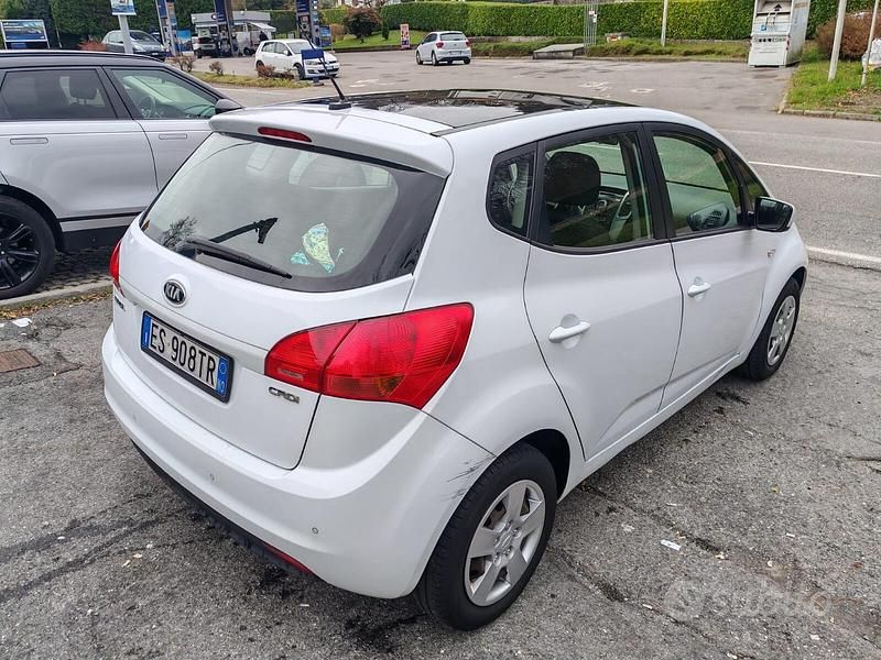 Usata Kia Venga LX 90 CV (66 kW) 2013 Bianco Utilitaria