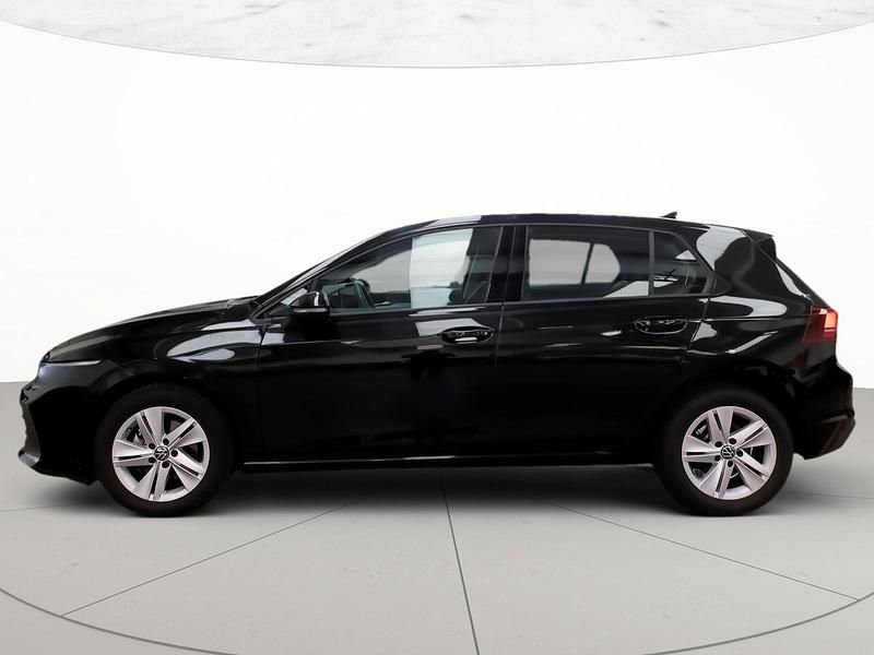Usata VW Golf VIII Life 116 CV (85 kW) 2025 Grenadill black metallizzato Berlina