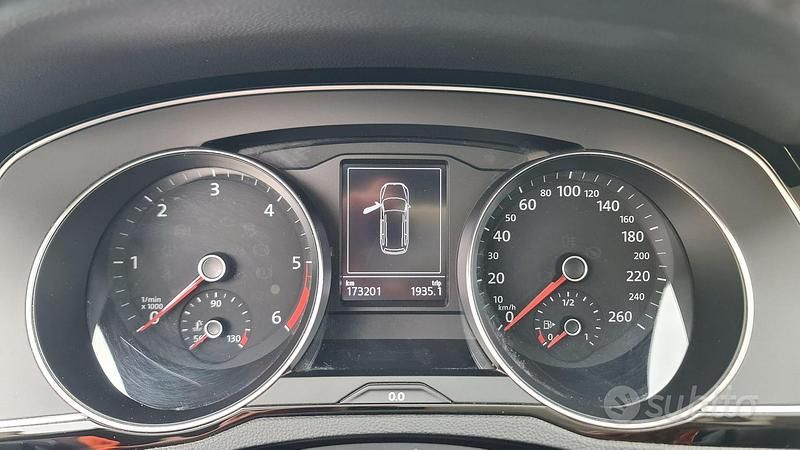 Usata VW Passat 120 CV (88 kW) 2018 Blu Station wagon