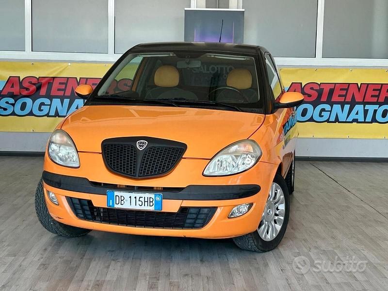 Usado Lancia Ypsilon 80 HP (58 kW) 2006 Laranja Citadino