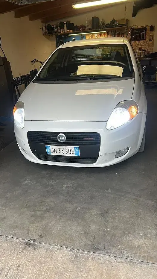 Usata Fiat Grande Punto 131 CV (96 kW) 2008 Bianco Utilitaria