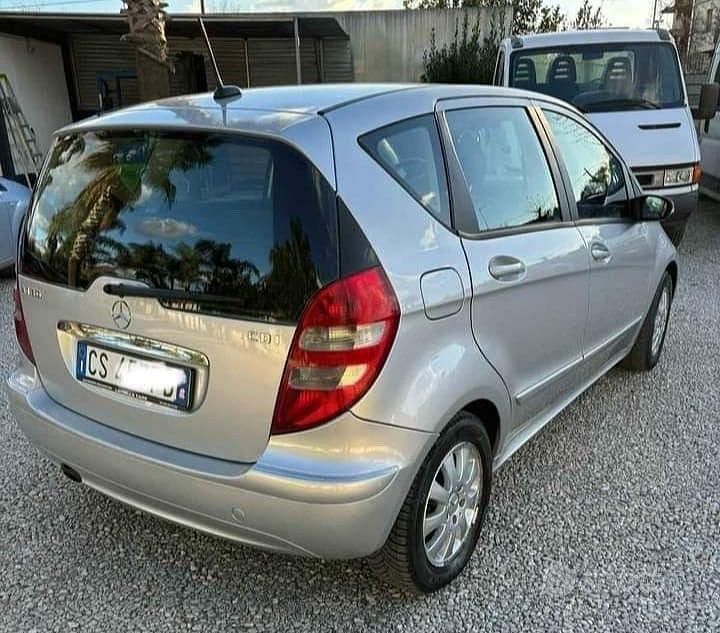 Usata Mercedes A180 Avantgarde 109 CV (80 kW) 2004 Giallo Berlina