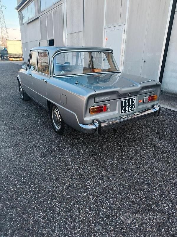 Usata Alfa Romeo Giulia Super 82 CV (60 kW) 1970 Grigio Berlina