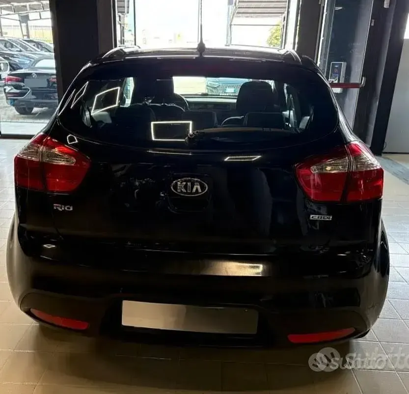 Usata Kia Rio 75 CV (55 kW) 2016 Nero Utilitaria