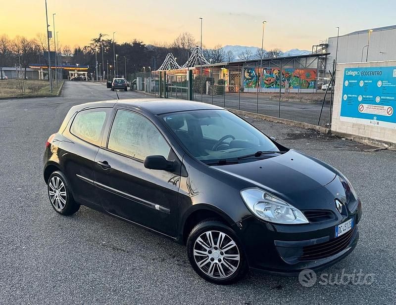 Usata Renault Clio II 75 CV (55 kW) 2008 Nero Berlina