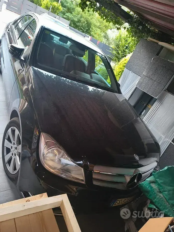 Usata Mercedes C180 120 CV (88 kW) 2013 Nero Berlina