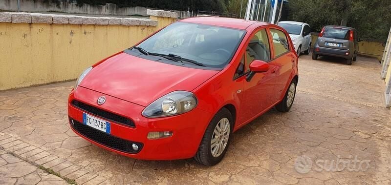 Usata Fiat Grande Punto 90 CV (66 kW) 2016 Rosso Utilitaria