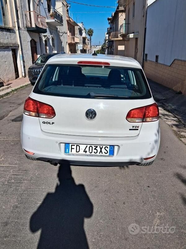 Usata VW Golf VI 105 CV (77 kW) 2011 Bianco Utilitaria