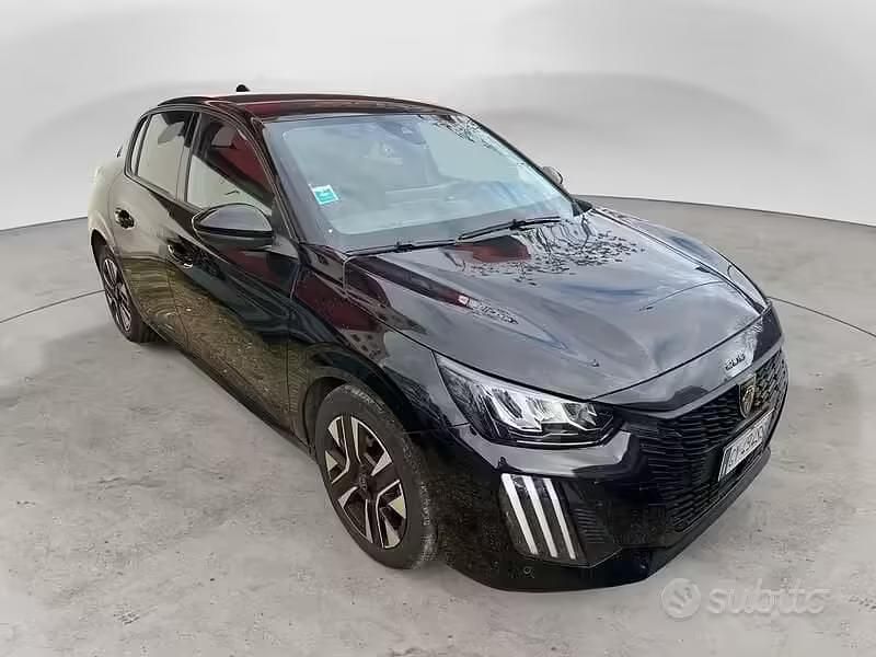 Usata Peugeot 208 Allure 100 CV (73 kW) 2025 Nero Utilitaria