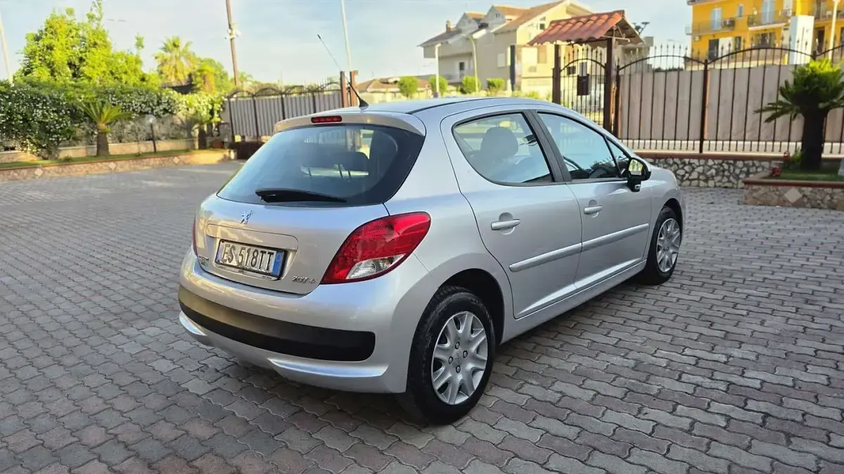 Usata Peugeot 207 73 CV (53 kW) 2013 Berlina