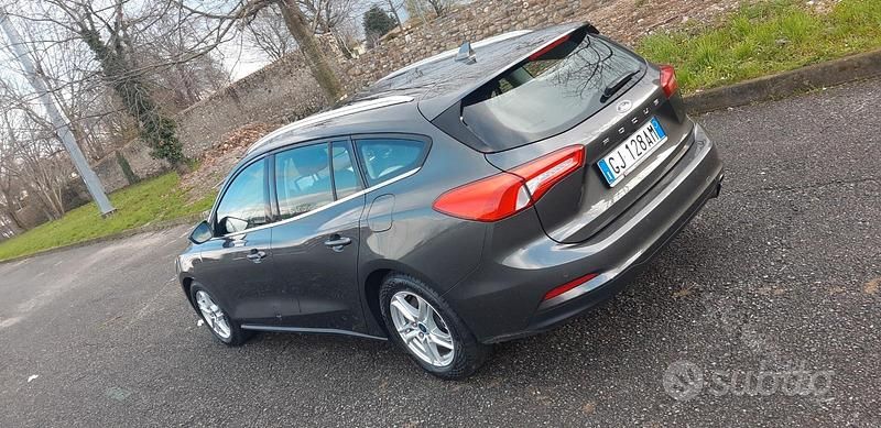 Usata Ford Focus 120 CV (88 kW) 2022 Grigio Station wagon
