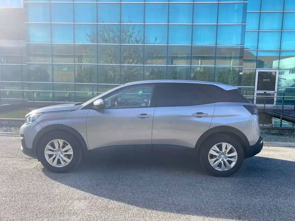 Usata Peugeot 3008 Business-Line 120 CV (88 kW) 2017 Grigio SUV