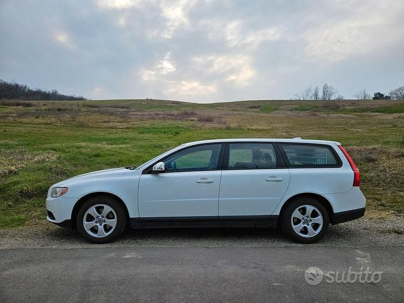 Usata Volvo V70 136 CV (100 kW) 2010 Bianco Station wagon