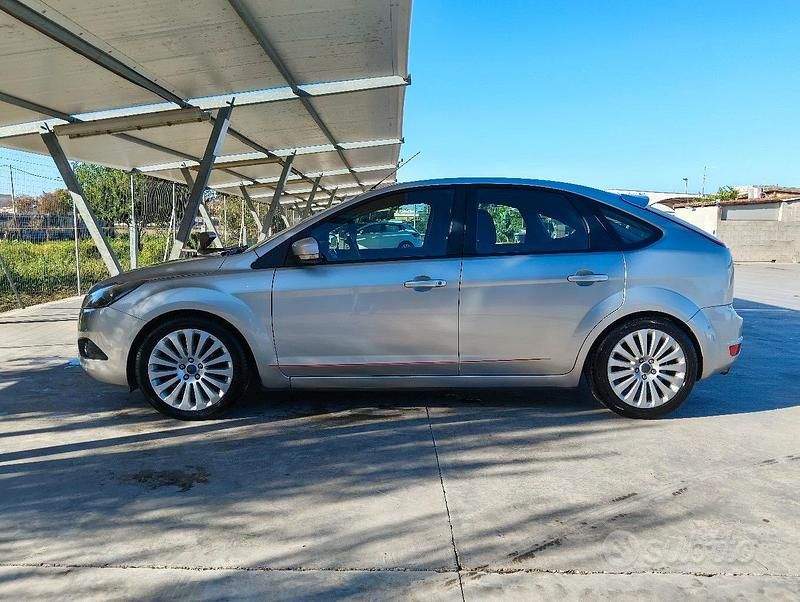 Usata Ford Focus Titanium 90 CV (66 kW) 2008 Grigio Berlina