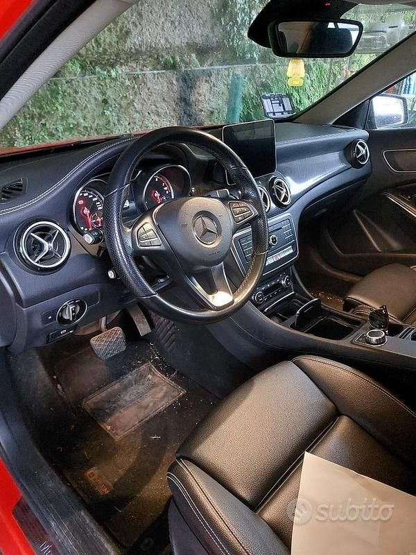Usata Mercedes GLA200 156 CV (114 kW) 2022 Nero SUV