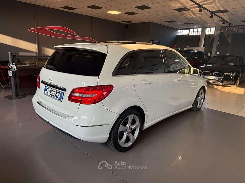 Usata Mercedes B180 Premium 109 CV (80 kW) 2012 Bianco Monovolume