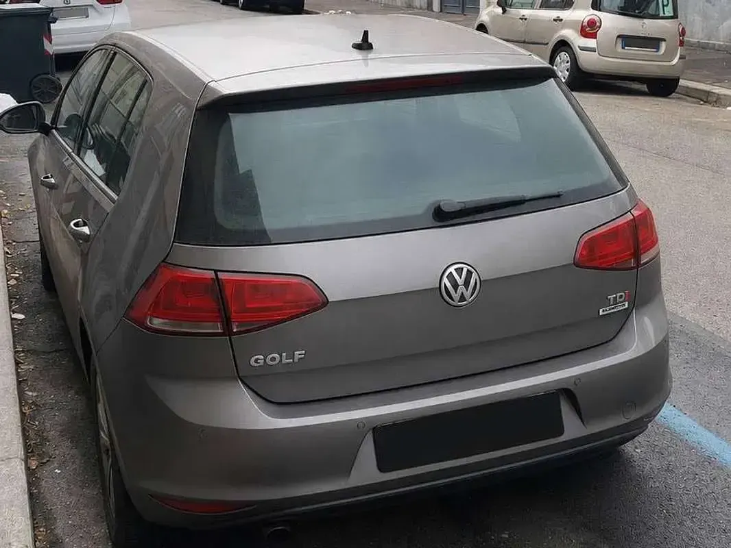Käytetty VW Golf VII Business 110 HP (80 kW) 2017 Harmaa Sedan