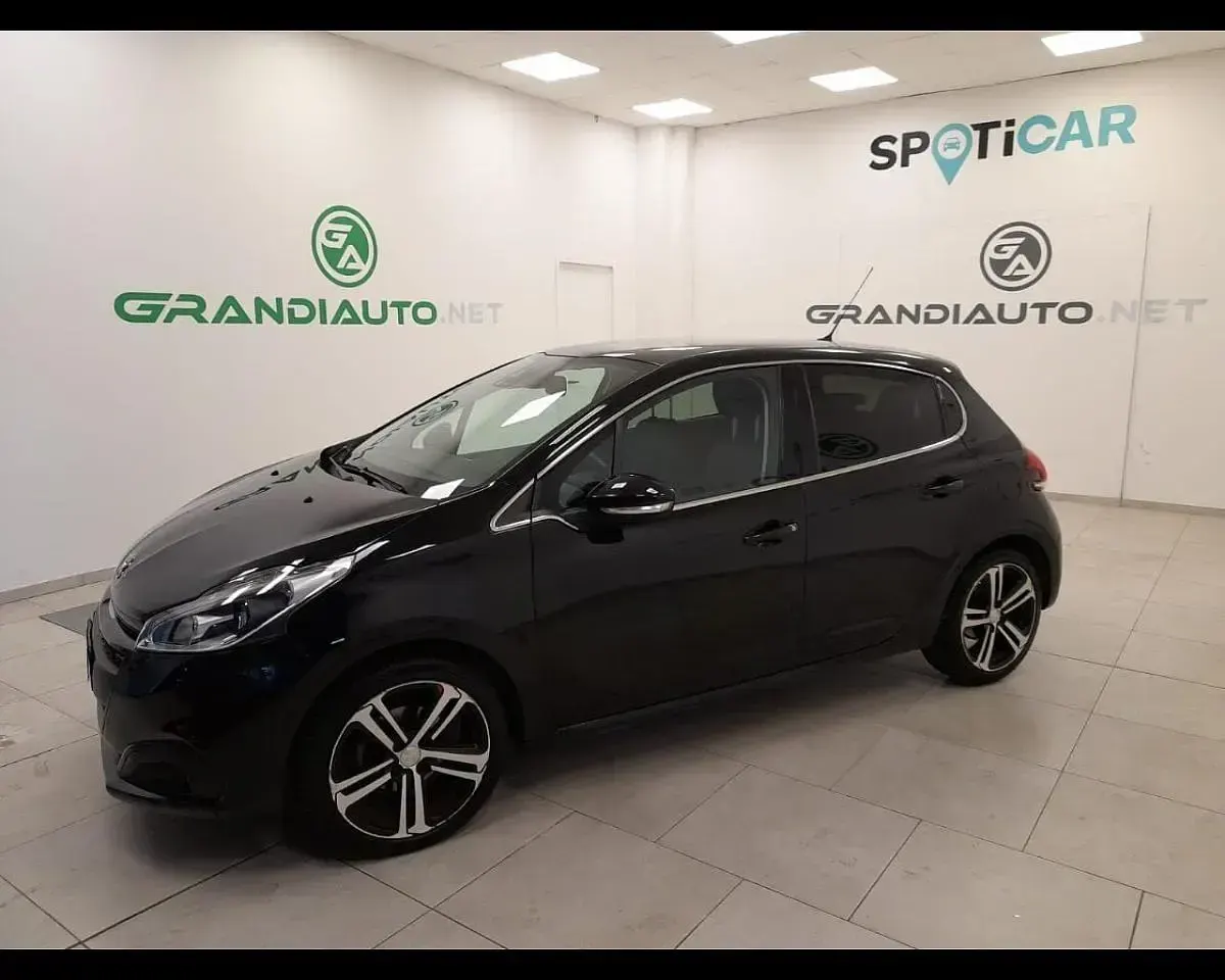 Usata Peugeot 208 GT-line 120 CV (88 kW) 2017 Nero Utilitaria