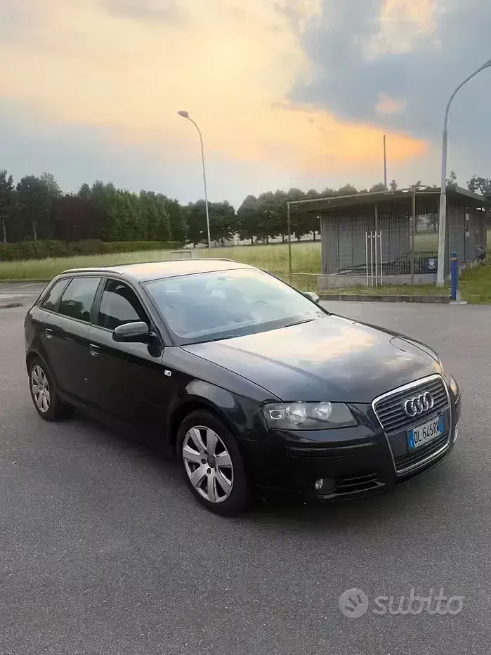 Usado Audi A3 Ambiente 140 CV (102 kW) 2008 Marrón Utilitario
