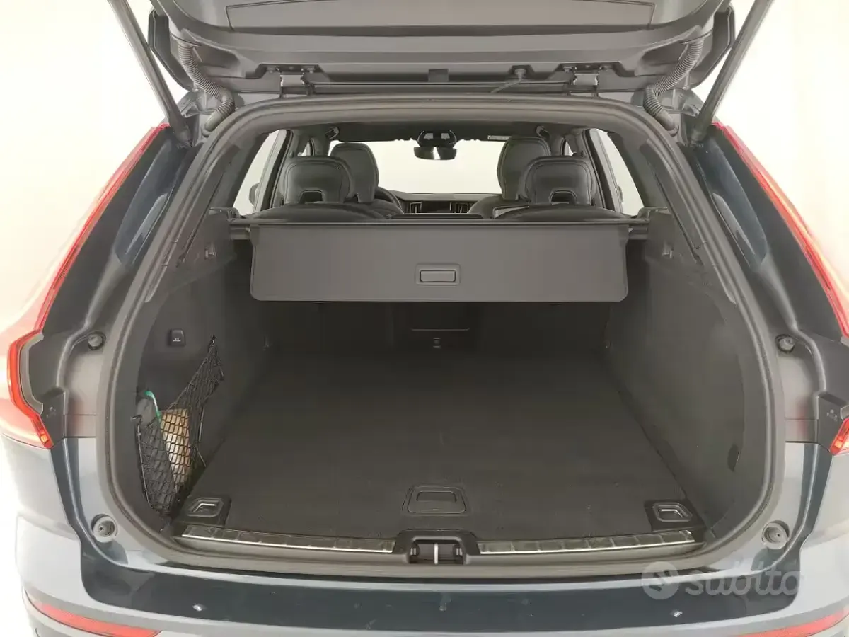 Usata Volvo XC60 Plus 250 CV (183 kW) 2024 Bluazzurro SUV