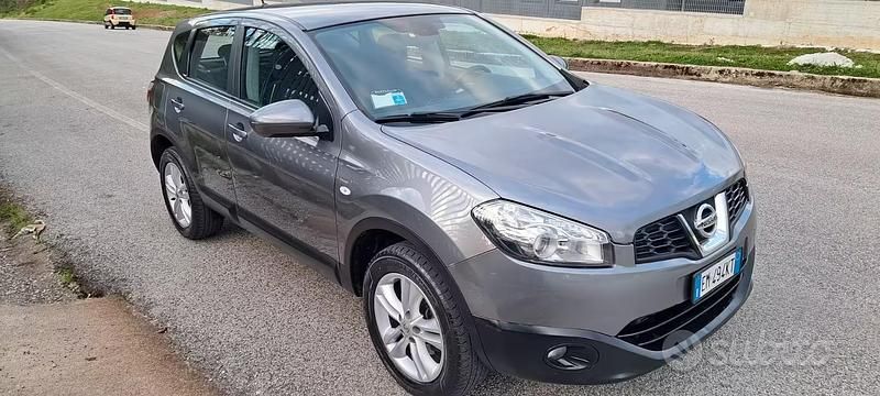 Usata Nissan Qashqai Acenta 131 CV (96 kW) 2012 Grigio SUV