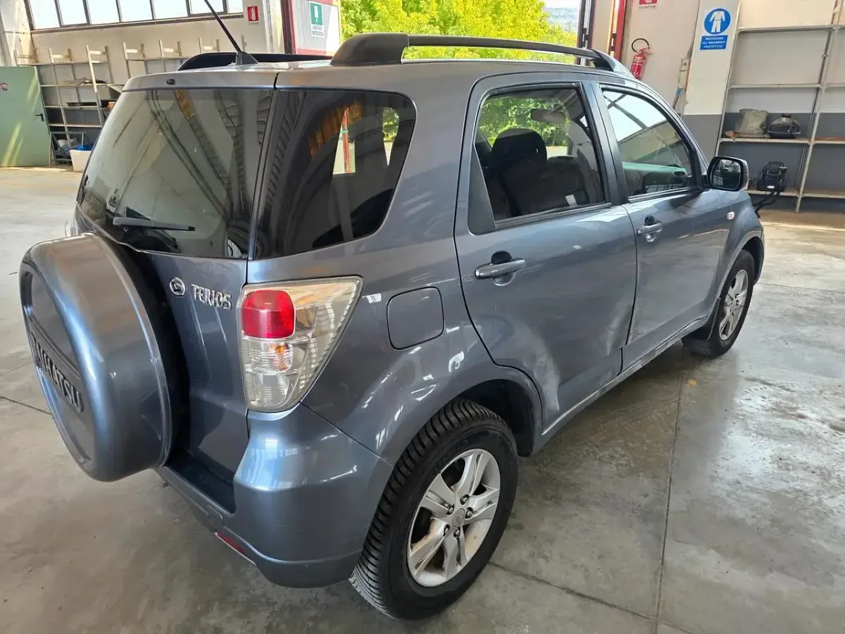 Usata Daihatsu Terios 104 CV (76 kW) 2011 Argento SUV