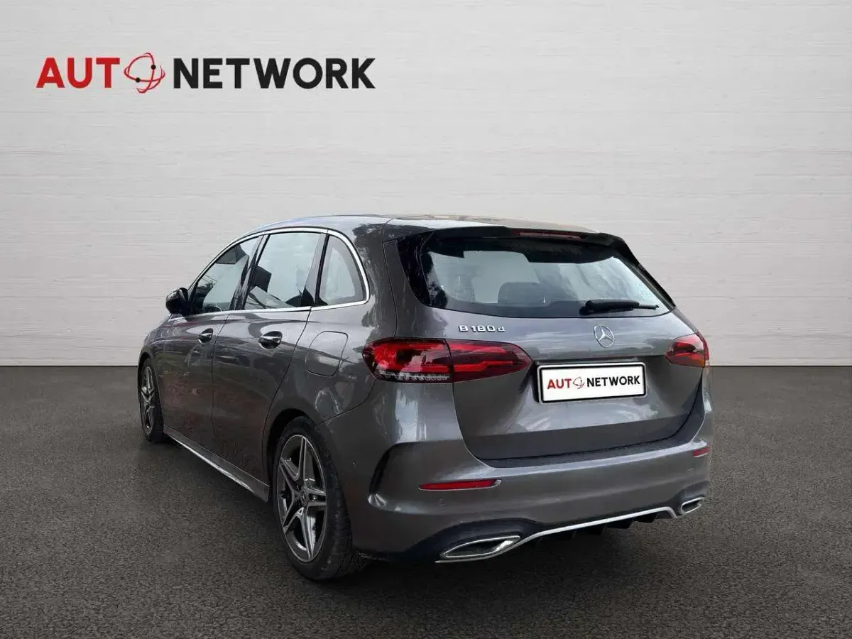 Usata Mercedes B180 Premium 116 CV (85 kW) 2022 Grigio Utilitaria