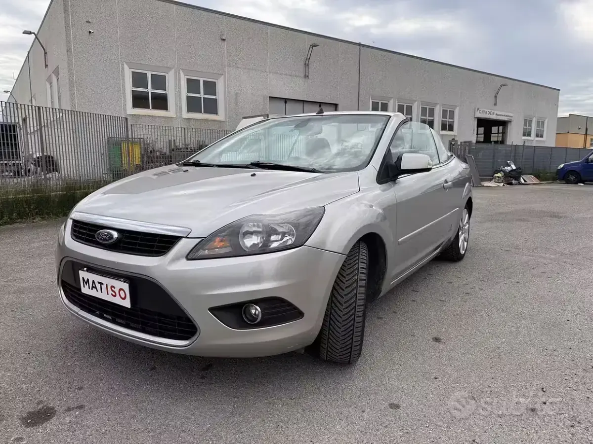 Usata Ford Focus Cabriolet 136 CV (100 kW) 2010 Grigio Cabrio