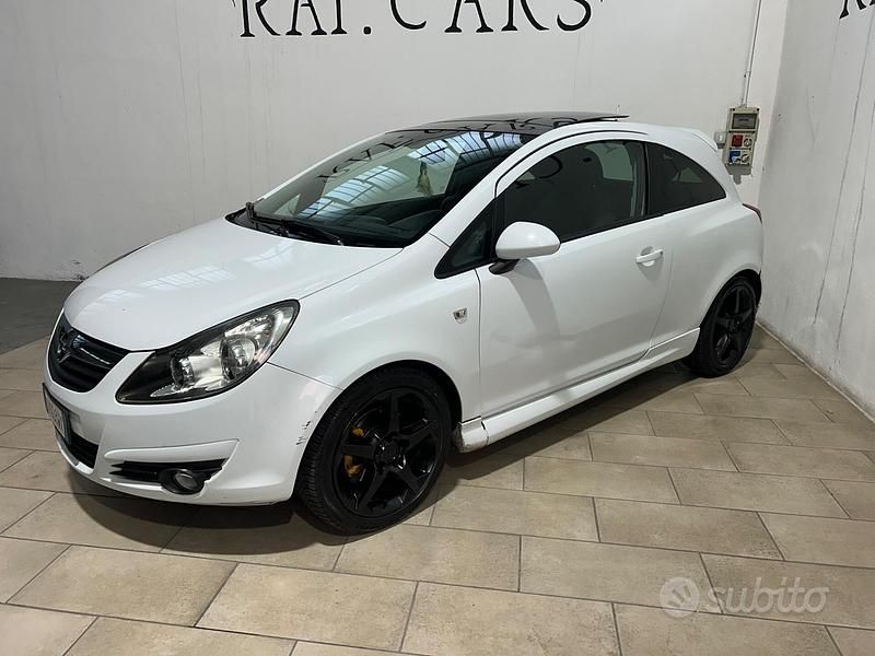 Usata Opel Corsa 125 CV (91 kW) 2009 Bianco Coupé