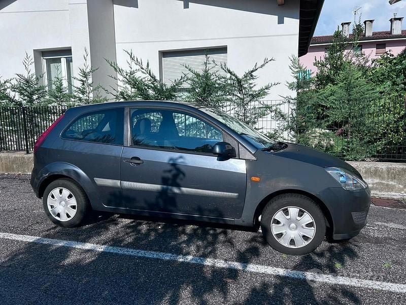 Second-hand Ford Fiesta 68 CP (50 kW) 2006 Hatchback
