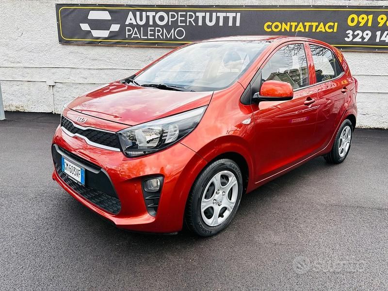 Usata Kia Picanto X-Line 70 CV (51 kW) 2023 Rosso Utilitaria