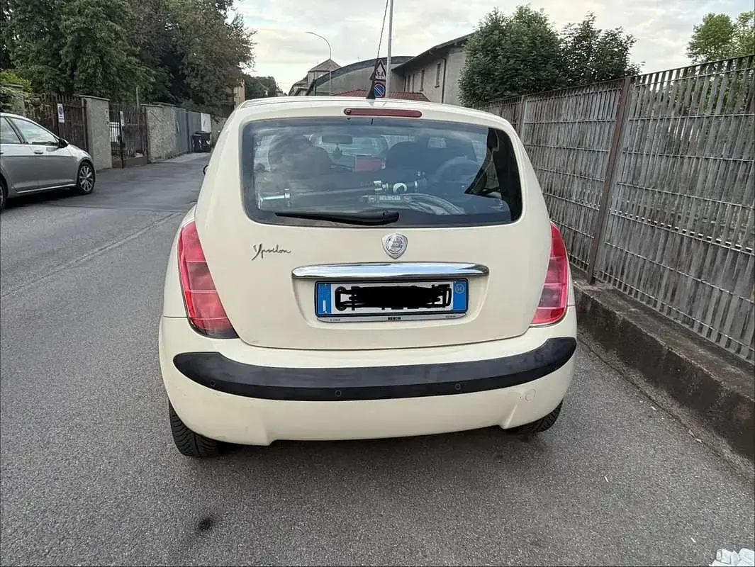 Usata Lancia Ypsilon 60 CV (44 kW) 2004 Utilitaria