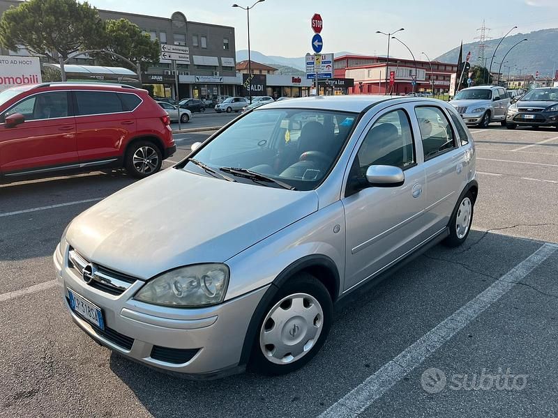 Usata Opel Corsa 69 CV (50 kW) 2004 Grigio Utilitaria