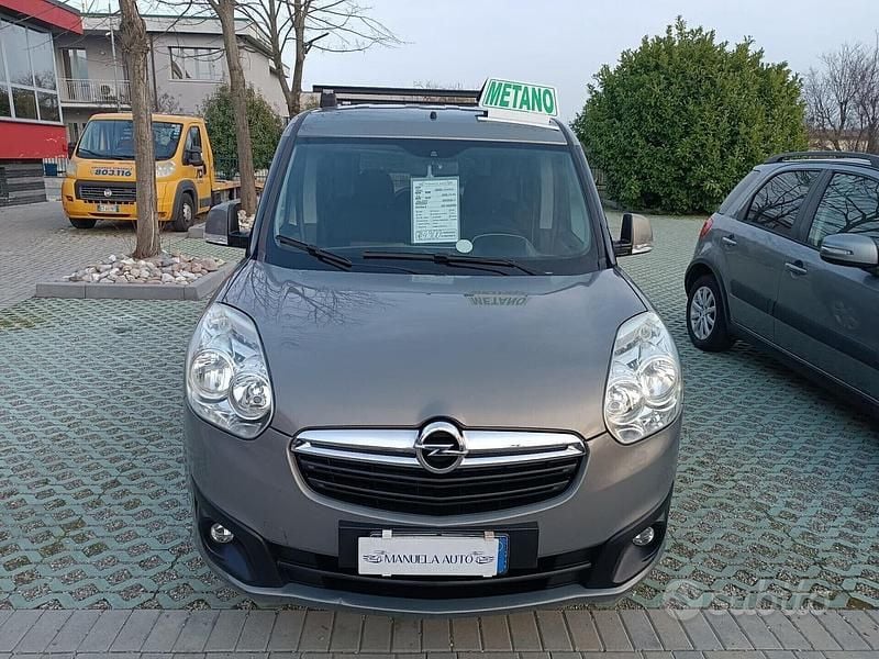 Usata Opel Combo 120 CV (88 kW) 2013 Grigio Monovolume
