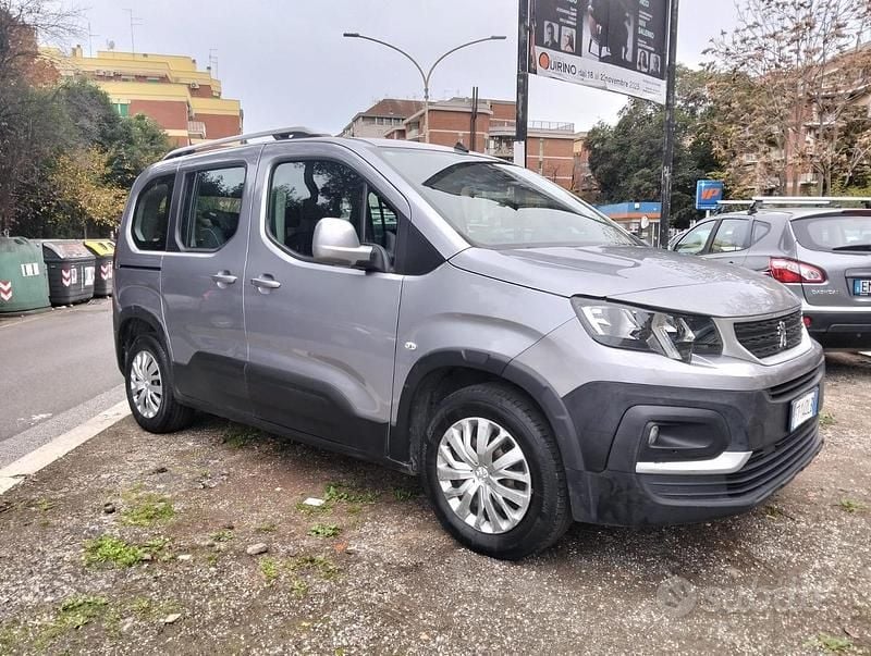Grigio Usata 2018 Peugeot Rifter Monovolume | 14.000 € (Ottimo prezzo) - Immagine 1/4