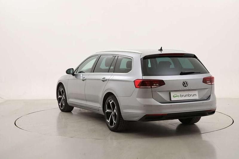Usata VW Passat Business 150 CV (110 kW) 2022 Argento Station wagon