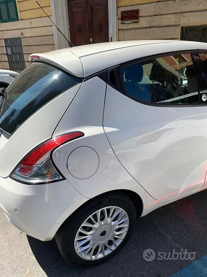 Usata Lancia Ypsilon 69 CV (50 kW) 2017 Bianco Utilitaria