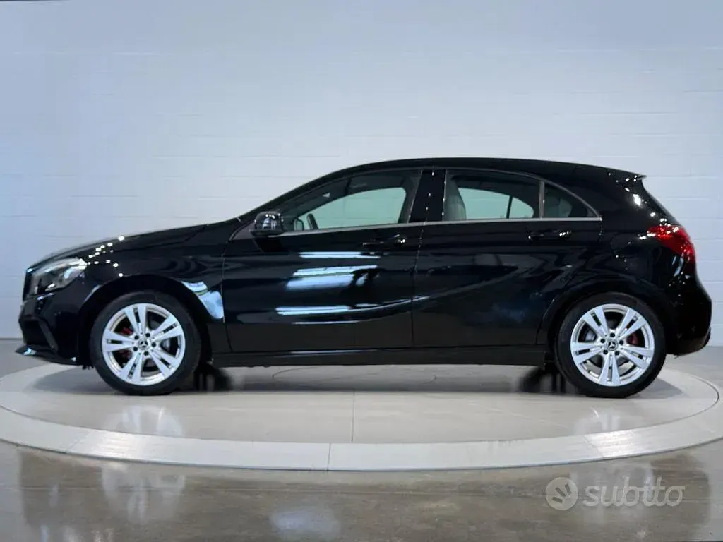 Usata Mercedes A180 109 CV (80 kW) 2017 Nero Utilitaria