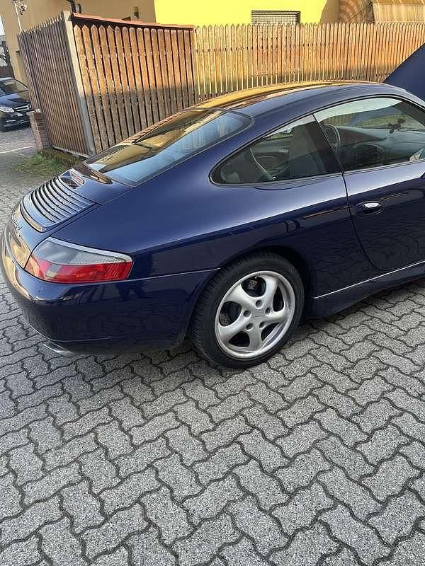 Usata Porsche 911 Carrera 4 408 CV (300 kW) 2001 Blu Coupé