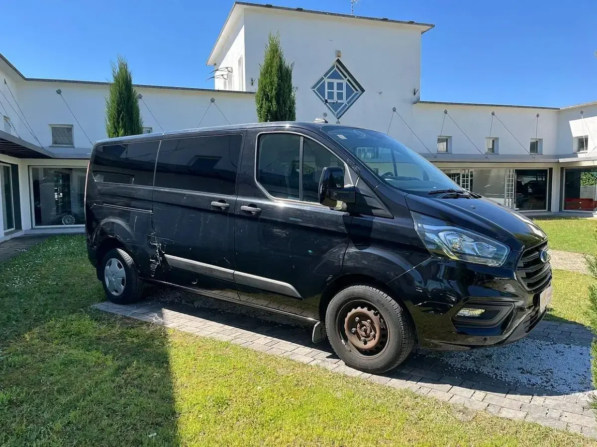 Usata Ford Transit Custom 131 CV (96 kW) 2022 Nero Berlina