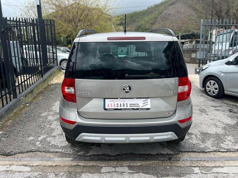 Usata Skoda Yeti Elegance 110 CV (80 kW) 2014 Grigio SUV