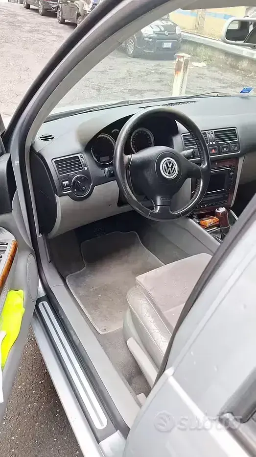 Usata VW Bora 130 CV (95 kW) 2001 Grigio Berlina