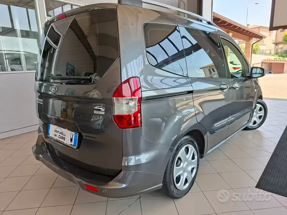 Usata Ford Tourneo Courier Sport 101 CV (74 kW) 2018 Grigio Monovolume