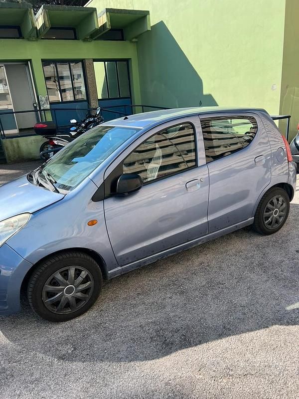 Usata Nissan Pixo 68 CV (50 kW) 2009 Blu Utilitaria
