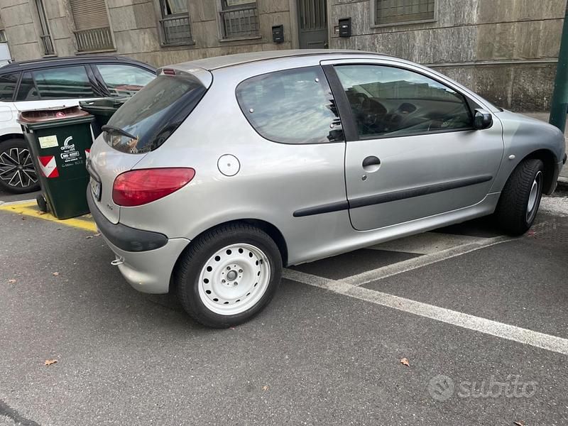 Usata Peugeot 206 60 CV (44 kW) 2003 Grigio