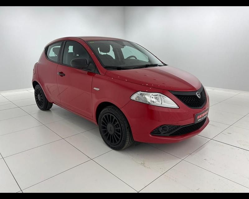 Usata Lancia Ypsilon Silver 69 CV (50 kW) 2020 Rosso Utilitaria