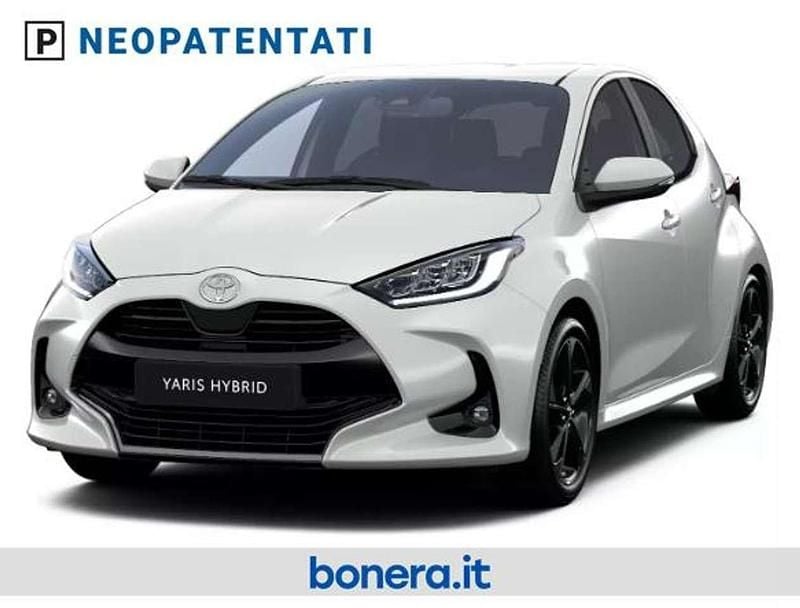 Nuova Toyota Yaris Hybrid Premium 131 CV (96 kW) 2026 Platinum pearl white Berlina