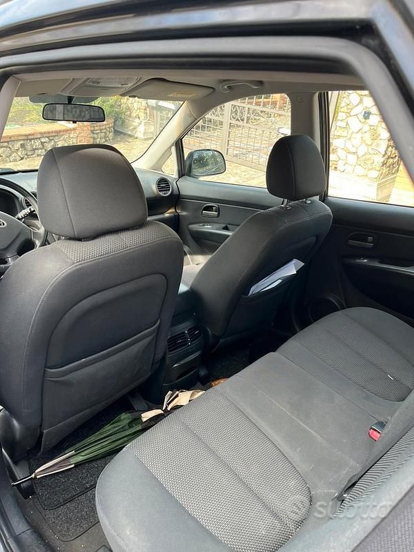 Usata Kia Carens 140 CV (102 kW) 2008 Monovolume