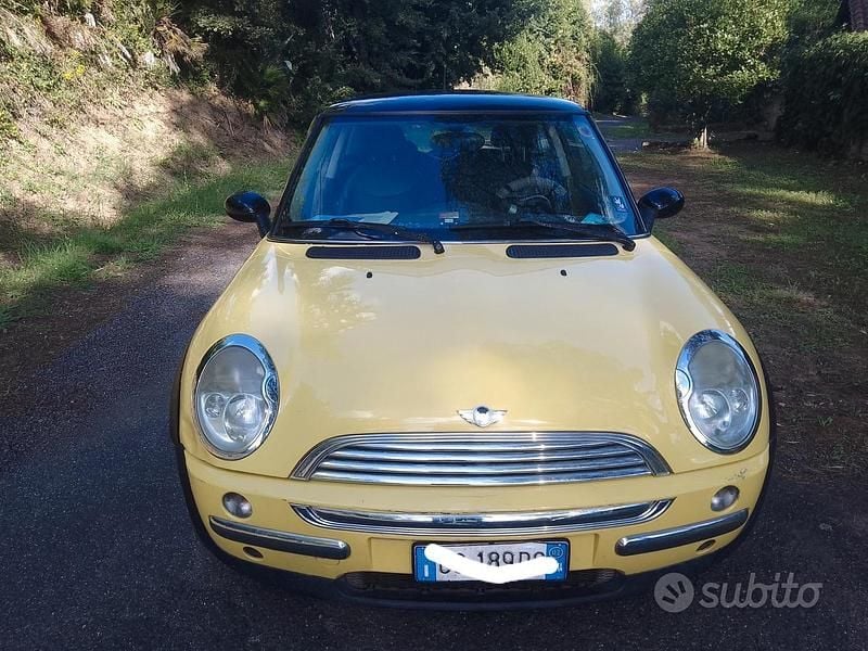 Giallo Usata 2002 Mini Cooper Due volumi | 1900 € (Ottimo prezzo) - Immagine 1/4